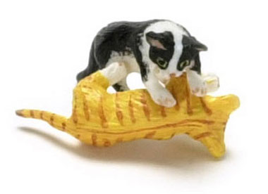 DOLLHOUSE Miniatures 1:12 Scale Miniature Black and White Mommy Cat//2 Kittens